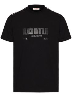 Valentino Ready To Wear black cotton signature Rockstud embellishment logo print to the front round neck short sleeves The full look includes Valentino Garavani accessories. Valentino Ready To Wear, Valentino T Shirt, Valentino Black, Full Look, T Shirt Vest, Wearing Black, Valentino Garavani, Logo Print, Black Tshirt