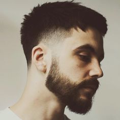 Brunette Hair Trends, Men Fade Haircut Short, Short Hair With Beard, Short Fade Haircut, Mens Haircuts Short Hair, Mens Hairstyles With Beard, Gents Hair Style, Men Haircut Curly Hair