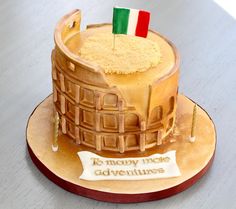 there is a cake with an italian flag on it