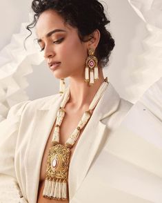 Gold Jewellery Necklace, Gold Jewellery Collection, Indian Gold Jewellery Design, Marriage Jewellery, Latest Gold Jewellery, Wedding Outfits For Women, Pakistani Bridal Jewelry, Indian Designs, Bridal Necklace Designs