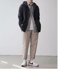 Uniqlo Style, Minimalist Fashion Men, Stylish Men Casual, Mens Trendy Outfits, Street Style Outfits Men, Mens Casual Dress Outfits, Men Stylish Dress, Guys Clothing Styles, Mens Outfit Inspiration