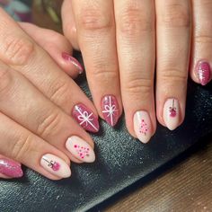 25 Trendy Christmas Nails in 2024 to Elevate Your Holiday Look - Lifestyle with Leah Dot Christmas Tree Nails, Gel Mani Short Nails Christmas, Christmas Tree Nail Ideas, Pink Christmas Tree Nails, Pinkmas Nails, Christmas Wreath Nails, Xmas Nails Pink, Holiday Pedicure Ideas, Pink Xmas Nails