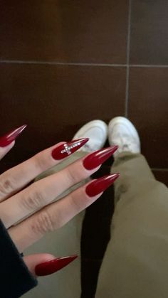 #rednails #nailsinspo #nails #nailsinspiration #nailswithcross The Red Nail Theory, Trendy Classy Nails, Red Nail Theory, Red Nail Varnish, Nail Theory, Deep Red Nails, Fake Nails White, Wine Nails, Light Pink Nails