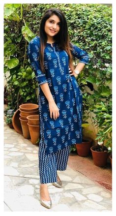 Printed Rayon Kurta Palazzo Set Women's Beautiful Dress Ethnic Summer Outfit New Kurti Designs, Kurti Pant, Simple Kurta Designs, Long Kurti Designs, Cotton Kurti Designs, Kurtis With Pants, Printed Kurti, Kurta Designs Women, فستان سهرة