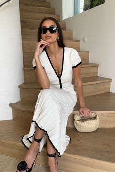 Long Skirt Suits, Sweater Skirt Set, White Long Skirt, Shein Outfits, Outfit Formulas, Nice Style, Looks Chic, Stripe Skirt, Business Attire