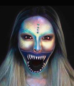 20 Dashing Halloween Mermaid Makeup Tutorial For You - Instaloverz Scary Halloween Makeup Looks, Scary Mermaid, Mermaid Makeup Tutorial, Mermaid Makeup Halloween, Scary Halloween Makeup, Halloween Mermaid, Fantasy Make-up, Scary Halloween Masks, Halloween Make-up Looks