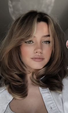 Voluminous Lob Haircut, Librarian Haircut, 90s Blowout Mid Length, Short Hairstyle Blowout, 90s Blowout Hair Short Layers, Short Voluminous Haircut, 90s Voluminous Hair Short, Medium Length Voluminous Hair, Brown Short Hair With Layers