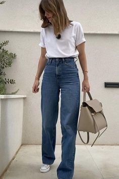 Si querés verte más estilizada pero no te gusta estar siempre con tacos te dejamos algunos tips., Mery Montes de Oca, especialista en moda, nos cuenta sus consejos de como ser originales Casual College Outfits, Casual Day Outfits, Elegante Casual, Looks Chic, Work Outfits Women