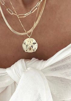 Sand Dollar Necklace, Surf Jewelry, 2024 Wishlist, Fancy Jewelry Necklace, Beaded Jewelry Designs, Jewelry Accessories Ideas, Classy Jewelry, Jewelry Lookbook, Handcrafted Necklace