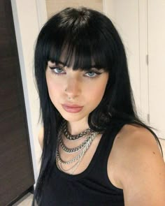 Chloe Hodgson, Black Hair Fringe, Black Hair Bangs, Short Hair Fringe, Straight Black Hair, Short Black Hairstyles, Long Black Hair, Hair Inspo Color, 가을 패션