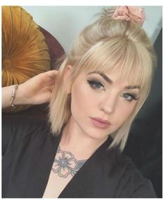 Blonde Hairstyles With Bangs, Rhianna Hairstyles, 2020 Hairstyles, Blonde Hair With Bangs, Bangs For Women, Blonde Hairstyles, Penteado Cabelo Curto, Short Hair With Bangs, Short Blonde Hair