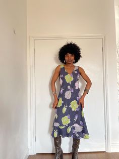 Vintage V-neck linen maxi floral maxi sleeveless dress, Dress is fully lined In perfect condition.  label size is 16uk, seen a 8-10uk 5'8 tall model.recommend size is 12-16, depending on the fit your are looking for as dress does not have a zipper.  Fabric: 100% linen  Measurement : pit: 21 inches  Length: 48 inches  will be Ankle length on a shorter person. V-neck Linen Dress With Floral Print, Spring V-neck Bias Cut Maxi Dress, V-neck Bias Cut Maxi Dress For Spring, Summer V-neck Bias Cut Maxi Dress, Summer Bias Cut V-neck Maxi Dress, Short Person, Linen Maxi Dress, Tall Model, Laura Ashley