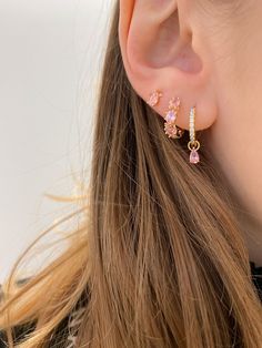 2 Ear Piercings Ideas Simple, Helix Piercing Aesthetic, 4 Lobe Piercings, 3 Lobe Piercings Ideas, Minimalist Ear Piercings, Pink Gold Jewelry, Cool Ear Piercings, Preppy Jewelry, Stacked Earrings