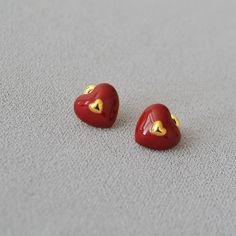 Color: Red, Black, Beige Fashion Element: Love Heart/Heart Shape Style: Elegant