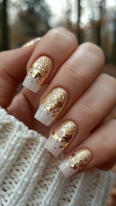 Spring Nails White And Gold Nails Simple, Spring Manicure, Rose Gold Nails Design, Nail Art Noel, Natural Nail Designs, Makeup Nails Designs, Spring Nail Trends