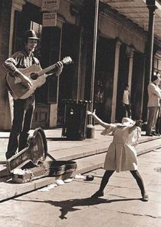 Tina Modotti, Grafika Vintage, Street Musician, Martin Parr, Robert Doisneau, Happy Photos, Foto Art