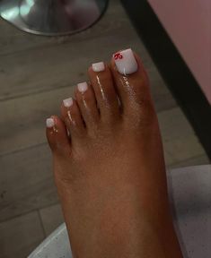 White Toe Nail Design, White Toe Design, White Toes Black Women, White Toes Acrylic Nails, Nut White Toes, Red Toe Nails Ideas, Nail Ideas Pedicure, Acrylic Toe Ideas, Red And White Toe Nails