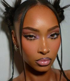 Sza Star Makeup Look, Brats Inspired Makeup, Red Rose Makeup Look, Tems Baby Makeup, Black Y2k Makeup Looks, Alternative Makeup Black Women, Cute Creative Makeup Looks, Cute Everyday Makeup Looks, Big Eyelids Makeup