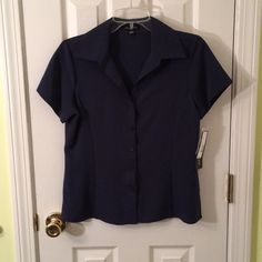 Nwt Notations Petite Small Royal Blue Button Up Short Sleeve Tapered Blouse. Vneck Lightweight Comes With An Extra Button. Blue V-neck Blouse For Office Wear, Blue Short Sleeve Blouse For Business Casual, Collared Button-up Blouse For Business Casual, Collared Button Blouse For Business Casual, Collared Blouse With Buttons For Business Casual, Navy Button Closure Top For Work, Business Casual Collared Blouse With Buttons, Navy Workwear Tops With Button Closure, Blue Office Blouse With Placket