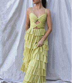 Tiered Prom Dress, Prom Dress Inspo, Ruffle Prom Dress, Tea Length Dress, Preppy Dresses, Guest Attire, Prom Dress Inspiration, Cute Prom Dresses, Tea Length Dresses