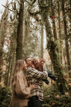 View our gallery of work featuring images from Seattle outdoor family photography sessions. Serving the Pacific Northwest from Seattle to Portland and everywhere in between. Pacific Northwest Family Photos, Pine Tree Family Photos, Forest Family Photos, Family Mountain Photoshoot, Tree Farm Photo Shoot, Christmas Tree Farm Photo Shoot, Fall Photo Outfits, Christmas Tree Farm Photos, Mountain Photoshoot