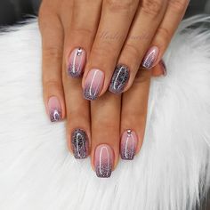 Image may contain: one or more people and closeup Glitter Gel Nail Designs, Unghie Sfumate, Bridal Nail Art, Glitter Gel Nails, Short Nail Designs, Nails Gel, Gel Nail Designs, Bridal Nails