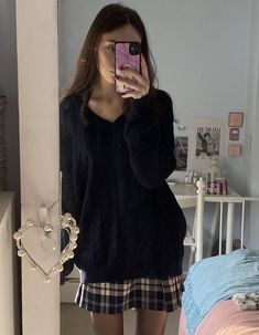 Skirt With Button Up Shirt, Pippa Fitz Amobi, Aesthetic Mini Skirt, Fall Outfit Aesthetic, Sixth Form, Mode Vintage, Dream Clothes, Aesthetic Outfits, Look Cool