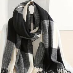 Black And White Scarf Knitting Scarfs, Scarf Black And White, Winter Scarf Fashion, Cozy Shawl, Black And White Scarf, Fleece Scarf, White Scarf, White Scarves, Brown Ombre