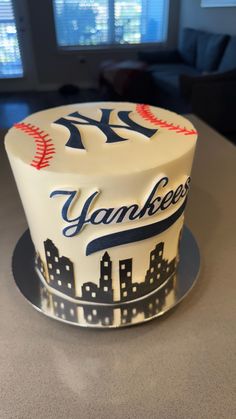 a cake that is decorated to look like a yankees baseball field and the word yankees on it