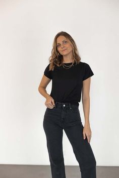 - the perfect basic t-shirt  - light & soft fabric  - loose fit  - 100% tencel  - model wearing xs (165cm)  - fairly made in portugal  - we suggest to wash it by hand Versatile T-shirt With Shirttail Hem, Versatile Relaxed Fit T-shirt For Spring, Relaxed Fit Versatile Top For Everyday, Simple Relaxed Fit T-shirt, Versatile Relaxed Fit Top For Everyday, Versatile Tops With Relaxed Fit For Everyday, Versatile Relaxed Fit T-shirt For Casual Gatherings, Relaxed Fit T-shirt For Casual Gatherings, Effortless Spring Everyday T-shirt