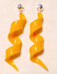 Very unique  All acrylic  Very bright and lightweight  Hangs 5 inches  Clip on Very long style Orangesicle design Pop Art Acrylic, Earrings Long, Long Style, Art Acrylic, Chicago Il, Long Earrings, Clip On, Jewelry Earrings Dangle, Pop Art