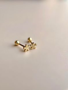 Small Studded Earrings, Small Gold Studs Earrings, Cheap Everyday Yellow Jewelry, Gold Cute Earrings, Gold Flower Stud Earrings, Small Gold Stud Earrings, Gold Earrings Ideas, Comfortable Earrings To Sleep In, Modern Earrings Gold