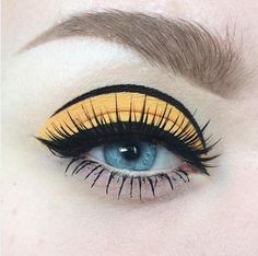 Creative Eyeliner, 1960s Makeup, 60s Makeup, Drag Make-up, Eyeliner For Beginners, Winter Guard, Retro Makeup, Eyeliner Styles, Best Eyeliner