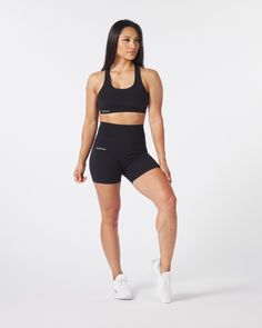 Experience unrestricted motion and unparalleled comfort with the 4-way stretch, while the glute-contouring design enhances your curves seamlessly. Lady Biker, Short Leggings, Last Call, Biker Shorts, Leggings Shop, Sports Women, Short Tops, Sports Bra, Bra