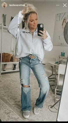 Western Outfits Women Winter Casual, Nfr Couple Outfits, Western Shacket Outfit Women, Laid Back Western Outfits, Womens Western Winter Outfits, Country Outfits Cold Weather, Engagement Brunch Outfit Guest, Western Outfits Women Inspiration, Womens Western Fall Outfits