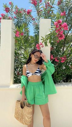 Tropical Outfits For Women, Mexico Outfit Ideas, Mexico Beach Outfits, Casual Luxe, Orange Midi Dress, Packing Guide