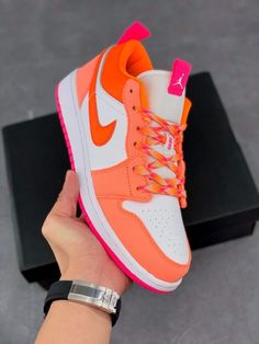 Nike Shoes Women Fashion, Pretty Sneakers, Nike Shoes Girls, Nike Fashion Shoes, Preppy Shoes, Jordan Shoes Retro