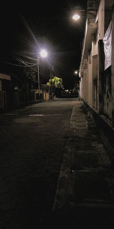 an empty street at night with no one on it