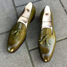 Green Dress Shoes, Mens Tassel Loafers, Men Formal Shoes, Quality Leather Boots, Leather Shoes For Men, Mens Leather Loafers, Der Gentleman, Olive Green Dress, Custom Design Shoes