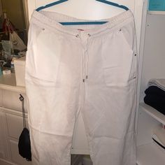 Great Condition **Never Worn White Straight Leg Casual Capris, Casual White Capris With Pockets, White Relaxed Fit Capris With Pockets, White Straight Leg Capris With Pockets, White Casual Cargo Pants For Loungewear, Casual White Cargo Pants For Loungewear, White Straight-leg Capris With Pockets, White Straight Leg Cargo Pants For Loungewear, White Ankle-length Capris With Pockets