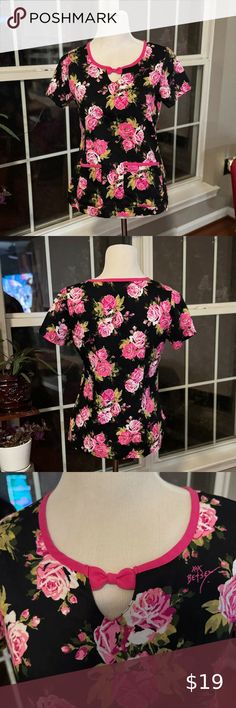 Betsey Johnson Floral Scrub Top Shirt Women's Small