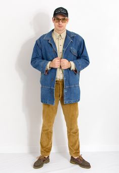 "Vintage 80s oversized denim jacket in blue - lined - padded shoulders - made of heavyweight denim - 3 outer pockets - made in Canada - materials: cotton SIZE size from label: no label best fits men: M MEASUREMENTS chest: 49 inches (124 cm) hips: 45,5 inches (116 cm) length: 34 inches (86 cm) sleeve length from armpit: 18,5 inches (47 cm) The model is 6'1\" (186 cm), measures 41-35-39 (104-88-100 cm) CONDITION (1-10) - 9 - The jacket in great vintage condition This garment has been laundered and Oversized Recycled Denim Outerwear With Pockets, Oversized Winter Jeans, Fall Recycled Denim Outerwear With Pockets, Retro Cotton Jeans For Winter, Oversized Vintage Cotton Jeans, Vintage Denim Utility Jacket With Relaxed Fit, Denim Blue Utility Jacket For Winter, Medium Wash Recycled Denim Outerwear With Pockets, Winter Denim Utility Jacket With Pockets