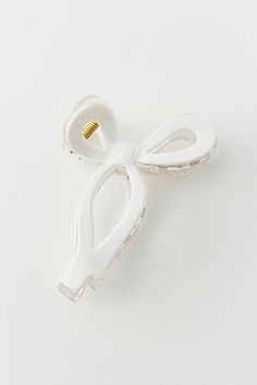 A hair bow and hair claw clip in one, this bow hair clip is cast in resin with a secure claw clip finish. Features Bow resin claw clip Hair claw clip Draped bow detail Sweet femme touch to your look Secure claw clip finish Content + Care Resin Wipe clean Imported | Resin Draped Bow Claw Clip in White, Women's at Urban Outfitters Fluffy Claw Clip, Bow Claw Clip, Claw Clip Hair, Cute Hair Clips, Bow Hair Clip, Christmas Gift Basket, Claw Clips, Clip Hair, Faux Locs