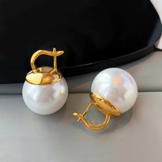 Product Specifications: Pearl Type: ShellPearl Shape: RoundPearl Size: 14MMPearl Color: WhiteStock Number: 7960Metal: 14K Gold plated and S925 Silver PinsFor: FemaleWeight: 15g Products Include: 1 x Hugetomato Pearl Earrings1 x Box from Huge Tomato White Round Hoop Earrings With Pearl Pendant, Luxury Hoop Earrings With Pearl Drop For Gift, Luxury Pearl Drop Hoop Earrings Gift, White Pearl Pendant Hoop Earrings, White Hoop Pearl Earrings For Formal Occasions, White Hoop Pearl Earrings For Formal Events, White Pearl Hoop Earrings For Formal Events, Elegant White Hoop Pearl Earrings, Formal Hoop Pearl Earrings