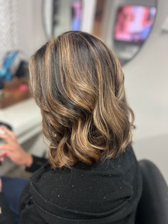 Blonde Hair Weave Black Women, Silk Press Natural Hair Color Highlights, Short Hair With Highlights Black Women, Balayage Bob Black Women, Highlights Brown Hair Black Women, Honey Brown Highlights On Black Women, Brown Hair With Highlights Short, Highlights Black Women, Highlight Hairstyles