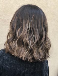 Silver Pixie, Short Hair Highlights, Black Hair Balayage, Short Dark Hair, Brown Hair Inspo, Hair Color Streaks, Brunette Hair With Highlights, Short Brown Hair, Hair Streaks