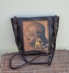 This is a fantastic and unusual quality brown leather cross body messenger bag with a front panel suede picture of a beautiful African style lady with separate earring attached.  Woven strip leather cross body shoulder strap.  Inside lined in printed light brown material with leather trimmed pouch and secure zip pocket.  Excellent condition inside and out, no scuffing or damage to the leather. Size   width  10 inches (25.5 cm) - measurement taken when the bag is flat.            depth  9 inches 2000s Boho, Style Africain, Brown Leather Totes, Leather Cross, Ethnic Style, Y2k 2000s, Ethnic Fashion, Vintage Brown, Fashion Pictures