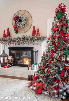 Red And Green Christmas Fireplace Decor, White Red And Green Christmas Decor, Red White And Green Plaid Christmas Decor, Red Green White Gold Christmas Tree, Tradional Christmas Tree Decorations, Traditional Christmas Tree Colors, Tradition Christmas Decorations, Christmas Tree Decorations Green And Red, Green Christmas Tree With Red Decor