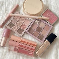 Glamour Makeup Looks, Romantic Makeup, Lip Gloss Cosmetics, Beauty Vlogger, Cushion Foundation, Makeup Rooms, Glamour Makeup