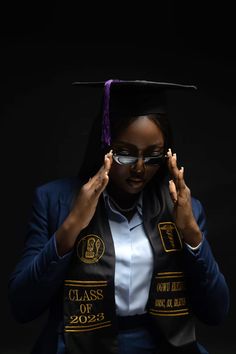 Nursing Graduation shoot Birthday Pics Photoshoot, Graduation Photoshoot In Studio, Graduation Photoshoot Ideas Nursing, Graduate Nurse Pictures, Nurses Photoshoot, Nurse Graduate Photoshoot, Nursing Graduation Photoshoot Ideas, Studio Graduation Pictures Photo Ideas, Bachelors Degree Graduation Pictures